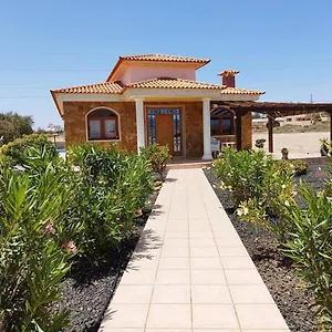Casa Del Sol: Spacious 3-bedroom With Private Solar-heated Pool Villa Triquivijate